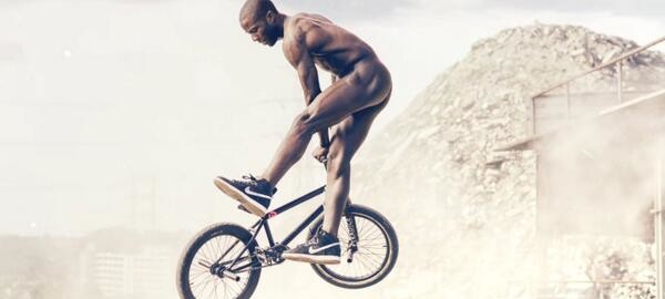 Nigel Sylvester posa desnudo para revista de ESPN